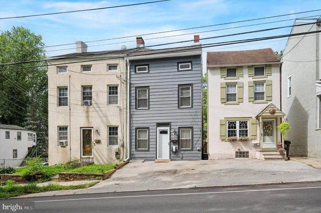 135 Barren Hill Road CONSHOHOCKEN, PA Townhouse Active - Photo 1 of 24. Opens carousel modal