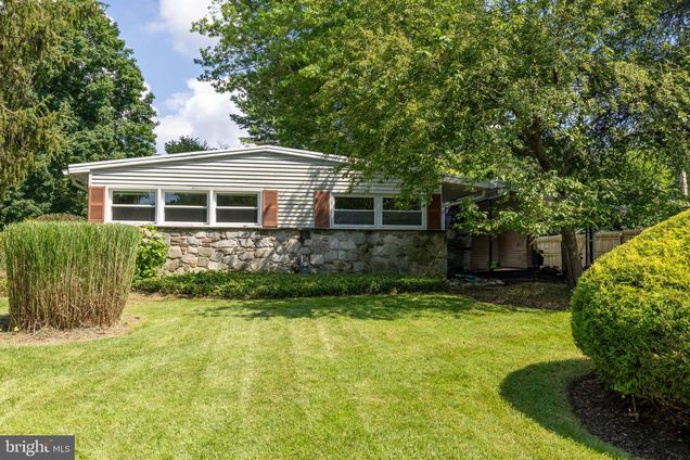 548 Paddock Road