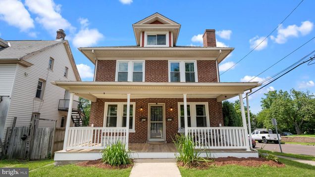 327 E Broad Street SOUDERTON, PA House Active - Photo 1 of 22. Opens carousel modal