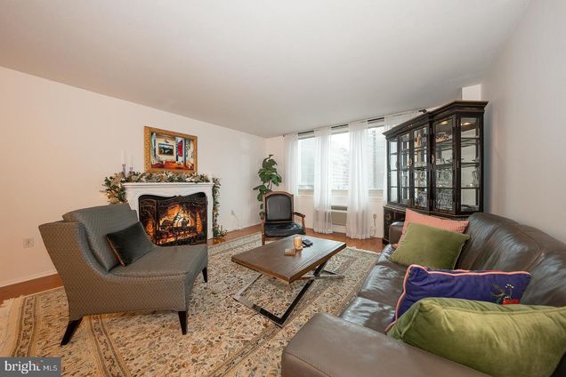 1919 Chestnut Street Unit 710