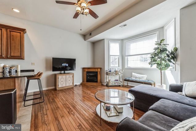 128 South Street Unit B (2R ) PHILADELPHIA, PA Apartment Active - Photo 1 of 19. Opens carousel modal