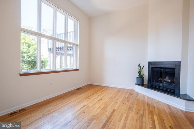 129 Catharine Street Unit 4 PHILADELPHIA, PA Townhouse Active - Photo 1 of 33. Opens carousel modal