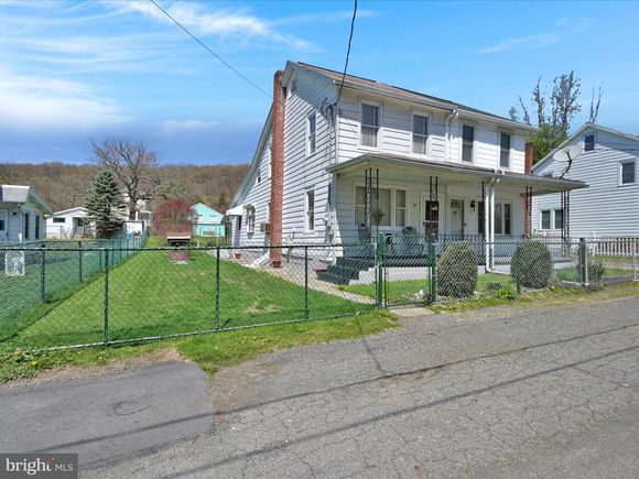 21 High Road POTTSVILLE, PA Townhouse Sold - Photo 1 of 28. Opens carousel modal