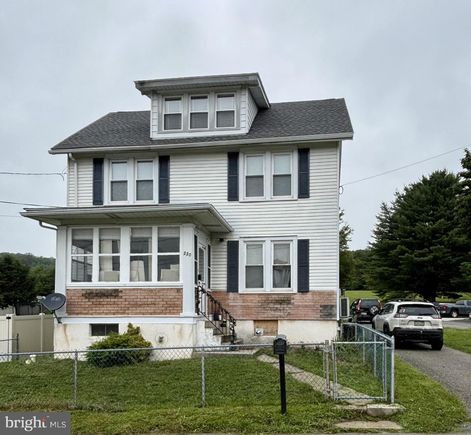220 Lewis Street