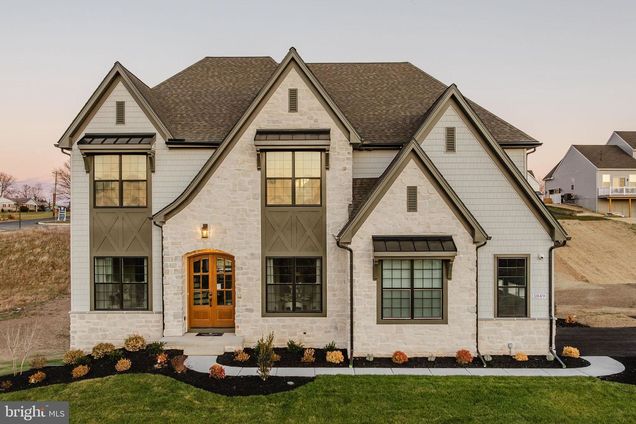 410 Darrow Road Unit DEVONSHIRE
