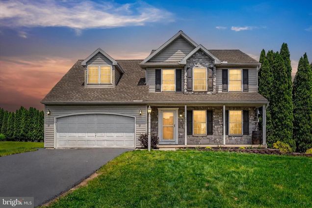405 Lynne Drive MOUNT WOLF, PA House Sold - Photo 1 of 33. Opens carousel modal
