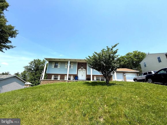 1360 Breezeview Drive