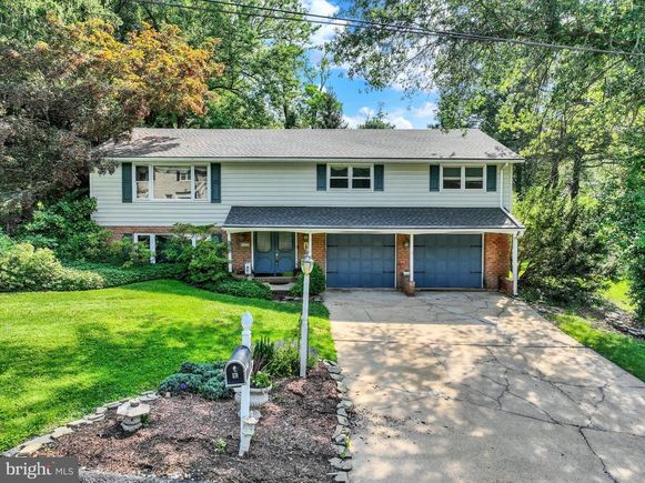 1818 Crestlyn Road YORK, PA House Active - Photo 1 of 35. Opens carousel modal