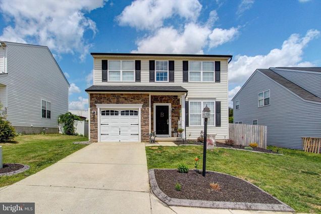 1425 Wanda Drive HANOVER, PA House Active - Photo 1 of 48. Opens carousel modal