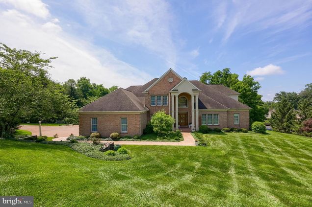 1190 Overbrook Circle YORK, PA House Active - Photo 1 of 74. Opens carousel modal