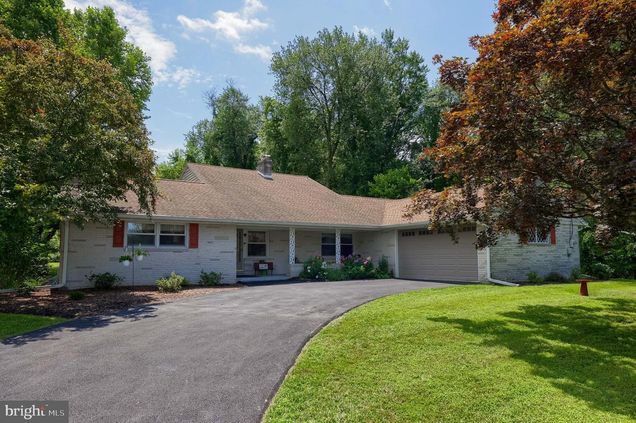 18 Greenbriar Drive