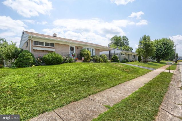 1221 Fairlane Drive