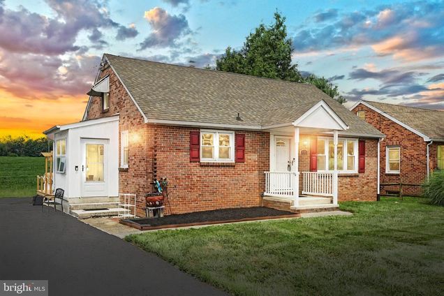 6581 York Road SPRING GROVE, PA House Active - Photo 1 of 32. Opens carousel modal