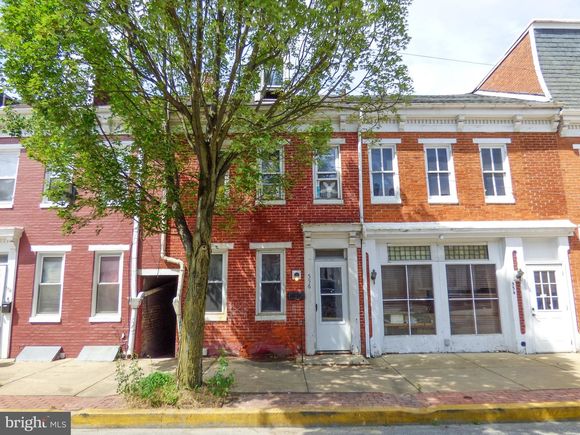 556 S Queen Street YORK, PA Townhouse Active - Photo 1 of 30. Opens carousel modal