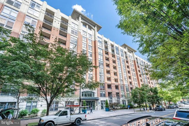 1021 N Garfield Street Unit 831 ARLINGTON, VA Condo Sold - Photo 1 of 21. Opens carousel modal