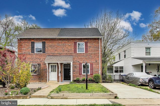845 S Ivy Street ARLINGTON, VA Townhouse Sold - Photo 1 of 33. Opens carousel modal