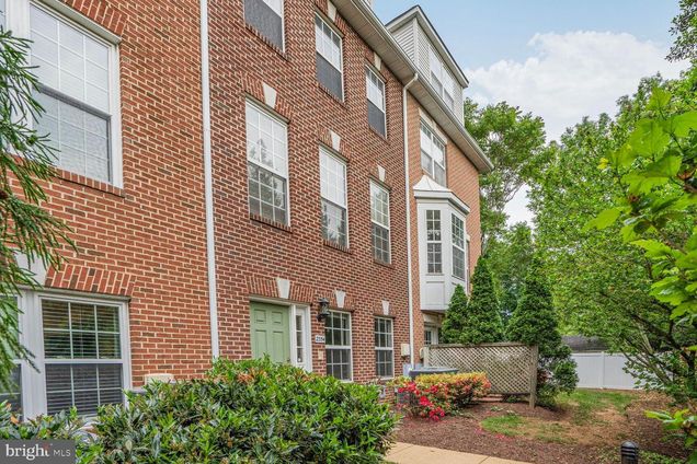 2354 Langston Boulevard ARLINGTON, VA Townhouse Sold - Photo 1 of 40. Opens carousel modal