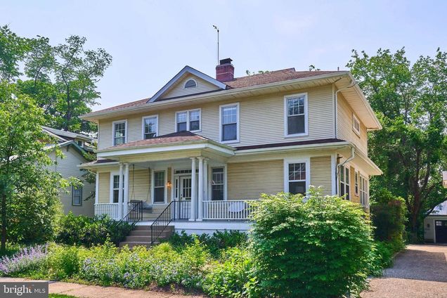 3406 3rd Street N ARLINGTON, VA House Contingent - Photo 1 of 32. Opens carousel modal