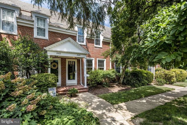 3465 S Wakefield Street S ARLINGTON, VA Condo Active - Photo 1 of 25. Opens carousel modal