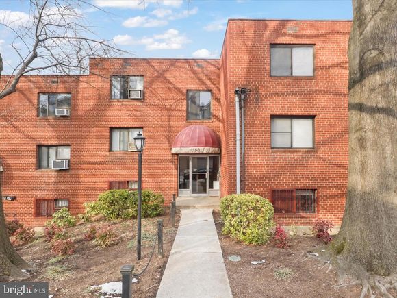 1581 N Colonial Terrace Unit 201-X