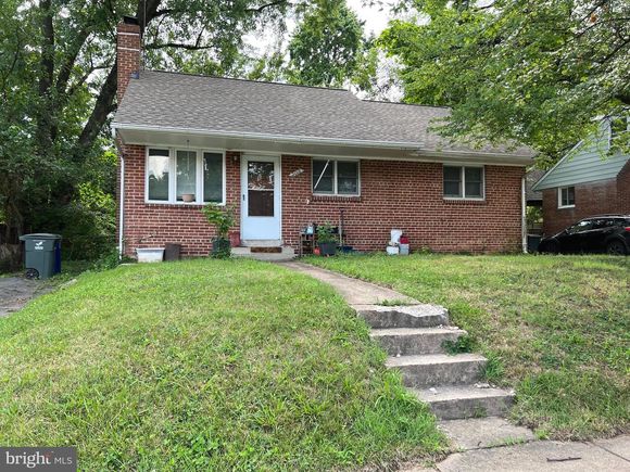 2012 N George Mason Dr