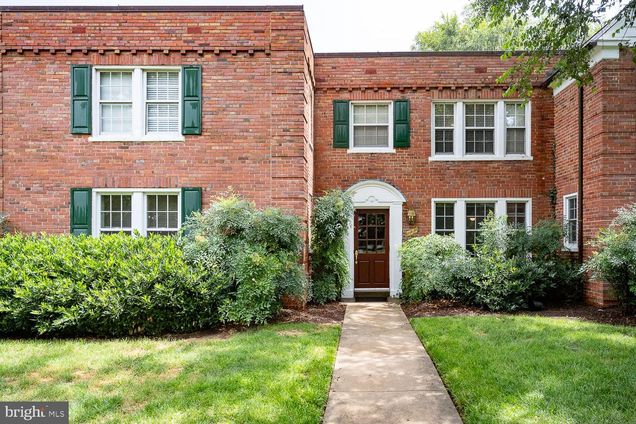 1721 N Queens Lane Unit 1-104 ARLINGTON, VA Apartment Active - Photo 1 of 18. Opens carousel modal
