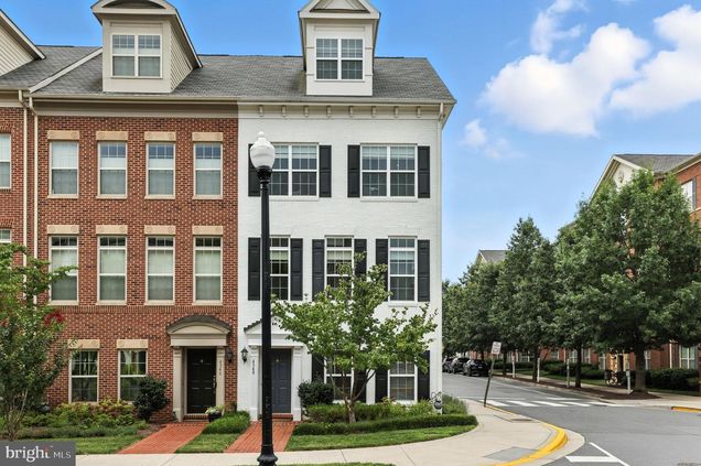 4348 4th Street N ARLINGTON, VA Townhouse Active - Photo 1 of 37. Opens carousel modal