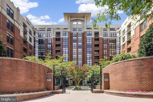 1021 N Garfield Street Unit 830