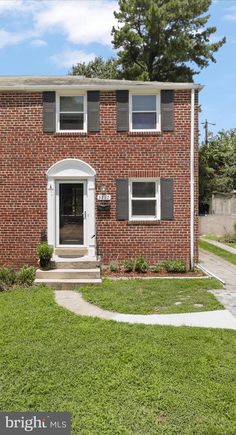 3717 3rd Street S ARLINGTON, VA Townhouse Active - Photo 1 of 43. Opens carousel modal