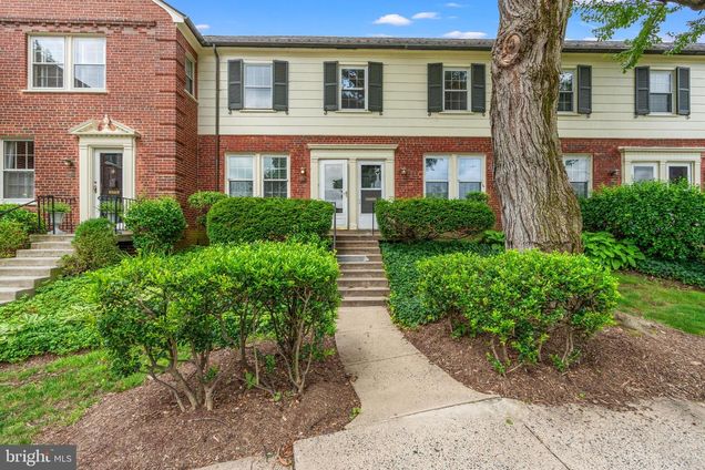1600 S Barton Street Unit 751 ARLINGTON, VA Condo Active - Photo 1 of 21. Opens carousel modal