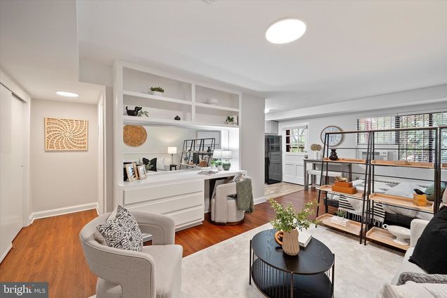 1565 N Colonial Terrace Unit 104-Z ARLINGTON, VA Condo Active - Photo 1 of 21. Opens carousel modal