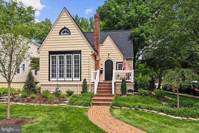 1 W Oak Street ALEXANDRIA, VA House Sold - Photo 1 of 42. Opens carousel modal
