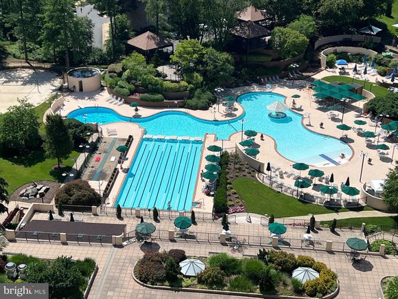 205 Yoakum Parkway Unit 1020