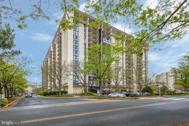 Greenhouse - 5300 Holmes Run Parkway Unit 417 ALEXANDRIA, VA Apartment Active - Photo 1 of 41. Opens carousel modal