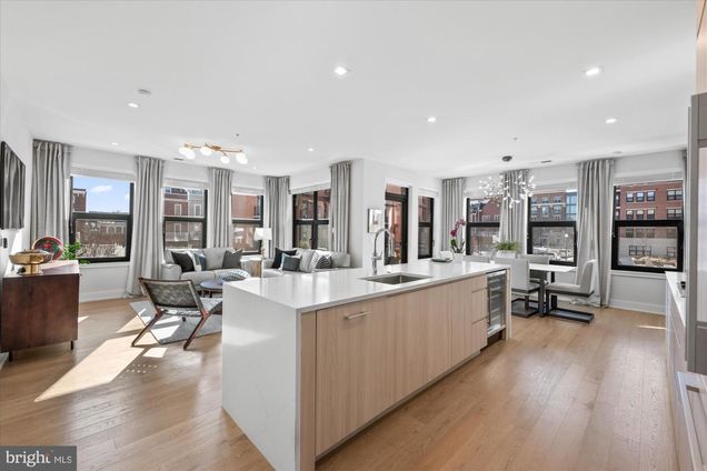 737 Swann Avenue Unit 212
