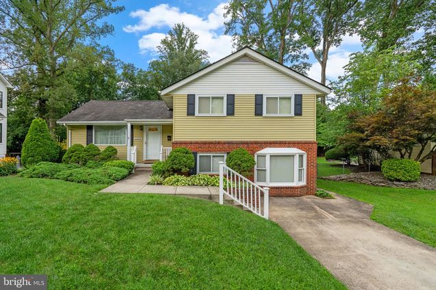 10829 Woodland Drive