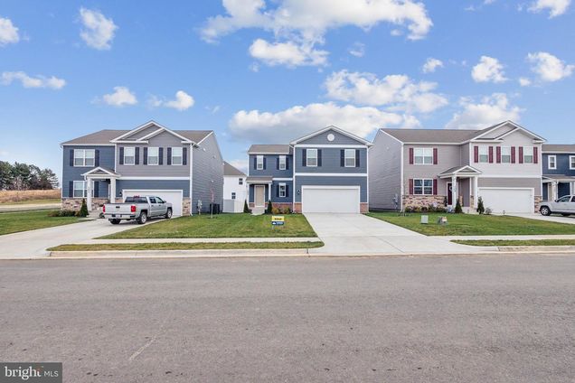 103 Woodford Drive STEPHENS CITY, VA House Active - Photo 1 of 31. Opens carousel modal