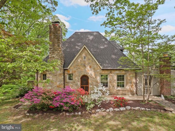 6022 Valley View Drive ALEXANDRIA, VA House Active - Photo 1 of 40. Opens carousel modal
