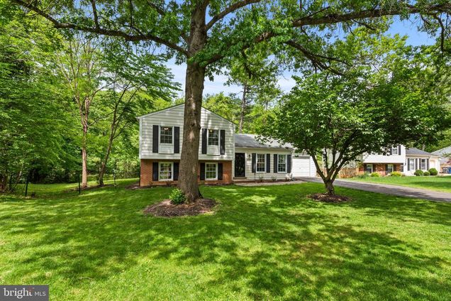 9518 Center Street VIENNA, VA House Active - Photo 1 of 31. Opens carousel modal