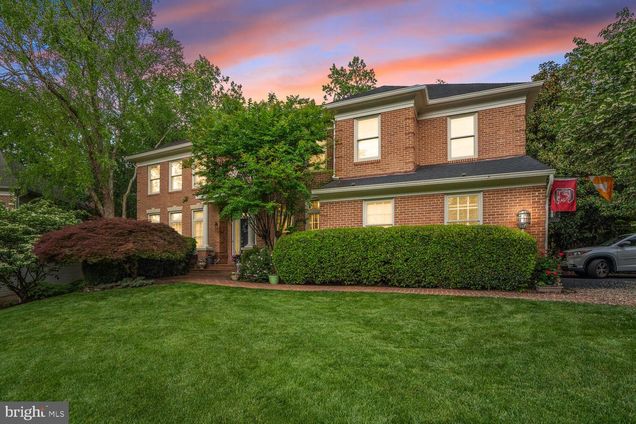 9211 Bexleywood Court FAIRFAX STATION, VA House Active - Photo 1 of 81. Opens carousel modal