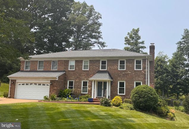 2055 Kedge Drive VIENNA, VA House Active - Photo 1 of 15. Opens carousel modal