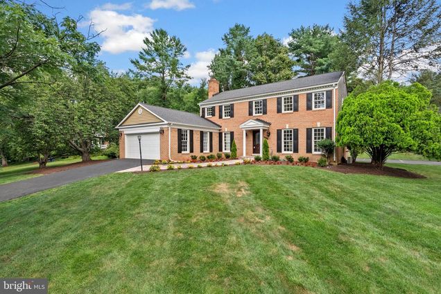 9406 Fairpine Lane GREAT FALLS, VA House Active - Photo 1 of 33. Opens carousel modal