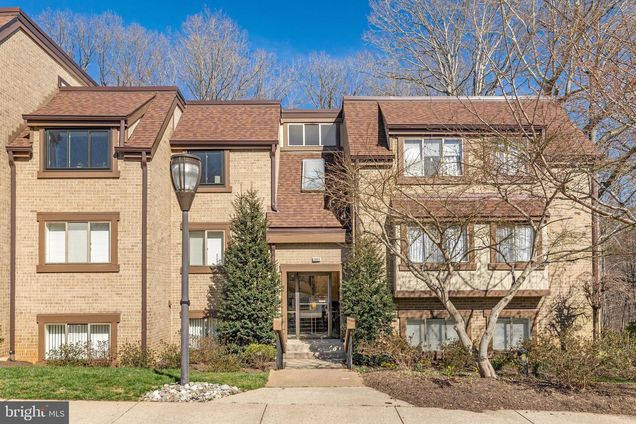 1665 Parkcrest Circle Unit 301
