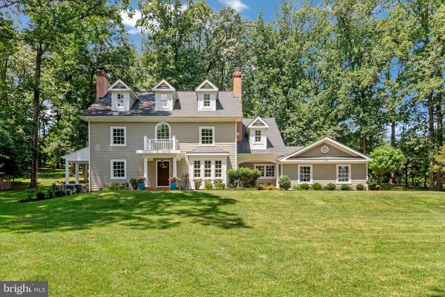 1246 Daleview Drive MCLEAN, VA House Active - Photo 1 of 100. Opens carousel modal
