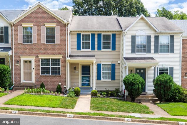 6886 Chasewood Circle CENTREVILLE, VA Townhouse Active - Photo 1 of 31. Opens carousel modal