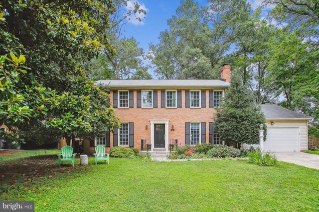 8231 Crown Court Road ALEXANDRIA, VA House Active - Photo 1 of 33. Opens carousel modal