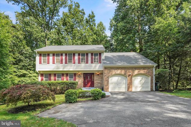 9814 Natick Road BURKE, VA House Active - Photo 1 of 40. Opens carousel modal