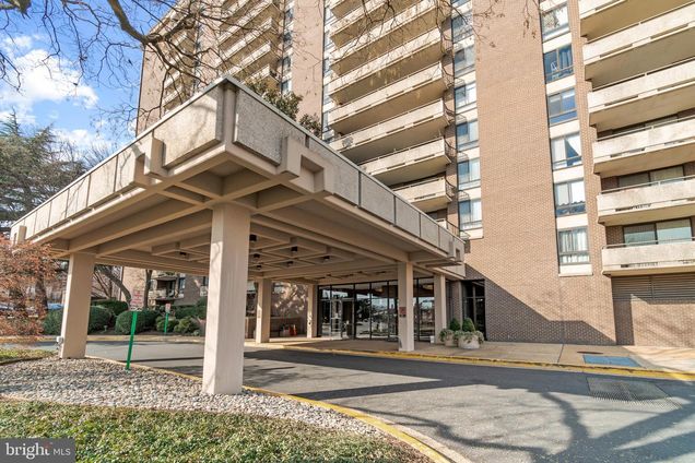 1800 Old Meadow Road Unit 817 MCLEAN, VA Apartment Active - Photo 1 of 35. Opens carousel modal