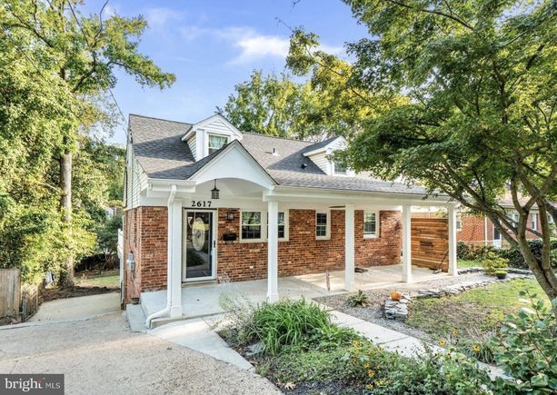 2617 E Maple Street ALEXANDRIA, VA House Active - Photo 1 of 14. Opens carousel modal