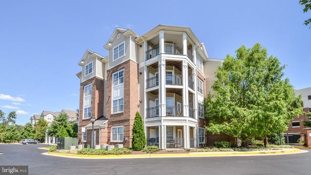 12953 Centre Park Circle Unit 222 HERNDON, VA Condo Active - Photo 1 of 47. Opens carousel modal
